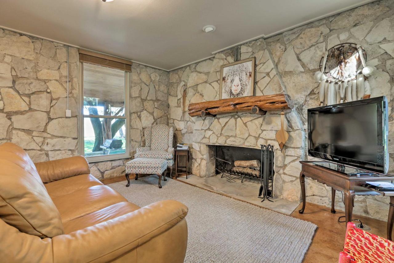 Blanco Riverfront Historic Home, 3 Mi To Downtown! Eksteriør bilde